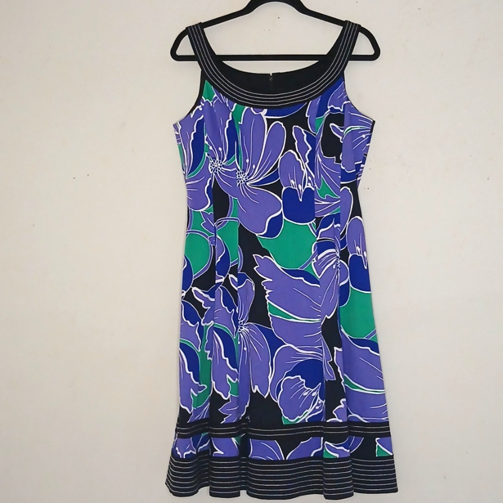 Black &‎ Green  Dress with Lavender Flowers | Size: 12